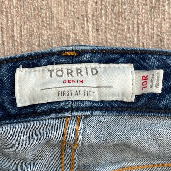 Torrid Denim Boyfriend Jeans Sz 10R - Picture 3 of 6